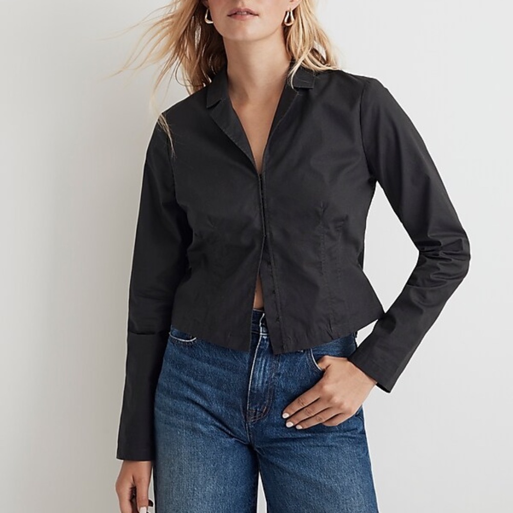 Poplin Hook-Front Shrunken Shirt in Black coal Color